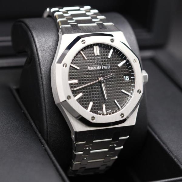 Audemars Piguet Royal Oak – Luxury Stainless Steel Watch with Gift Box