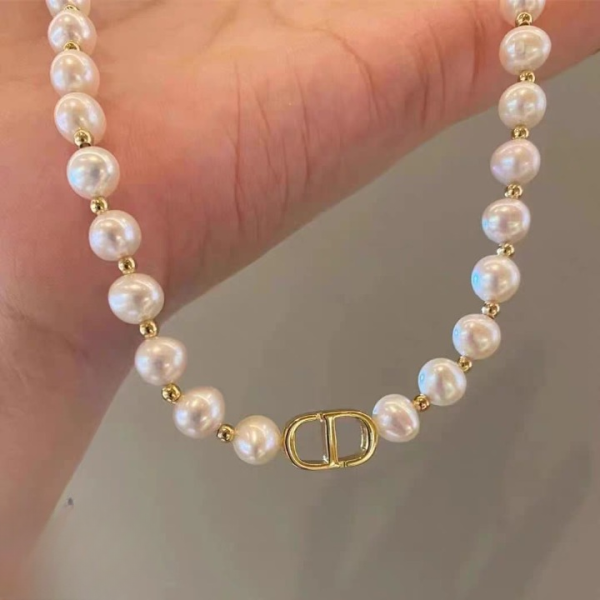 Beautiful Pearl Charm Korean Elegant Necklace – Timeless Jewelry for Girls