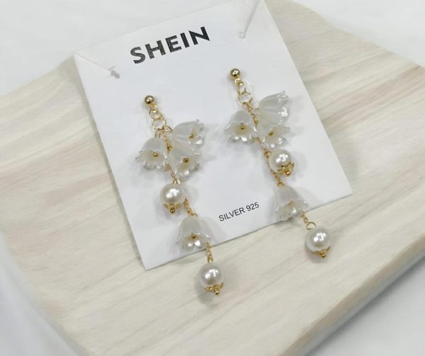 SHEIN Elegant Pearl and Flower Drop Earrings for Cute Girls